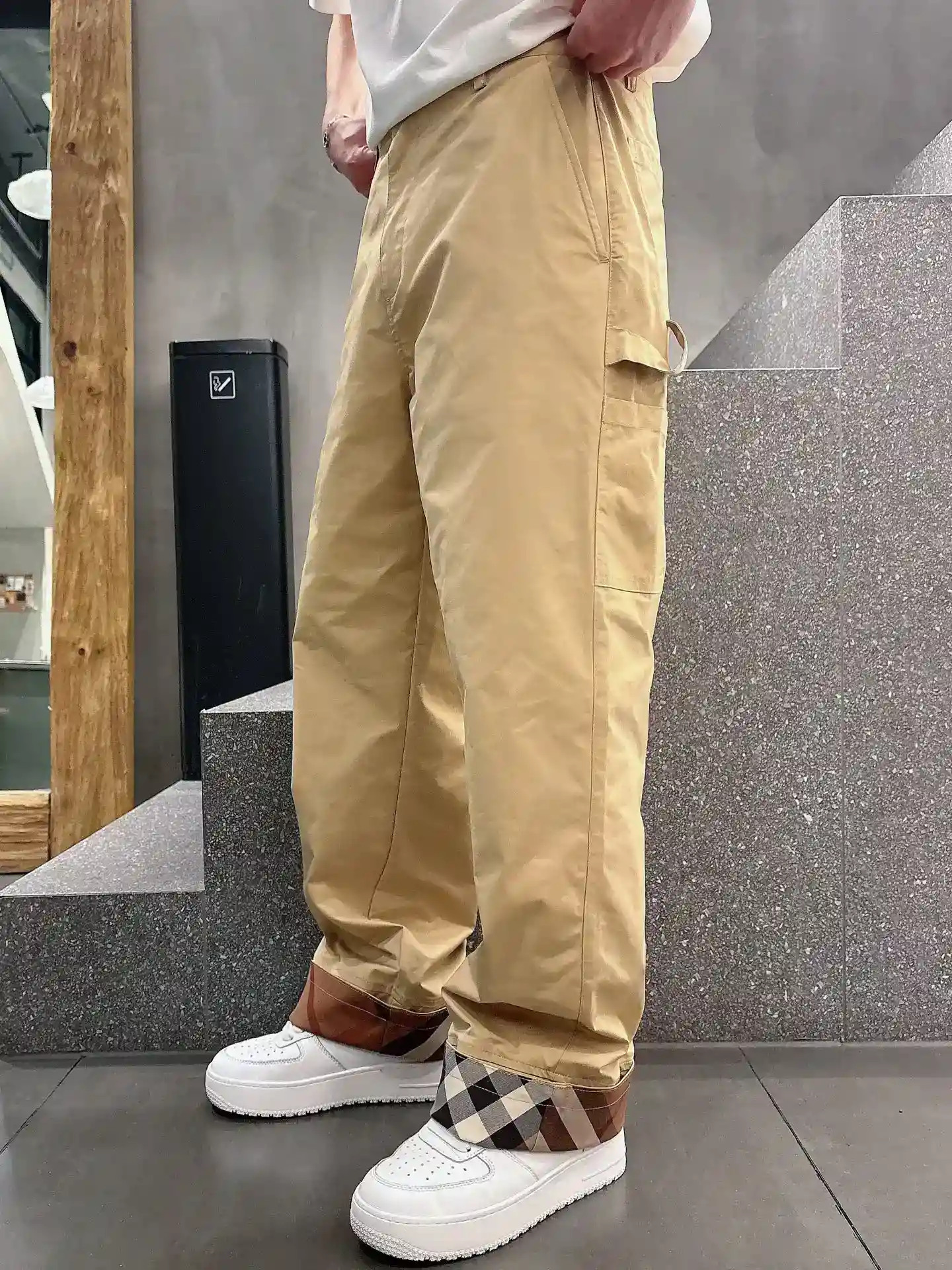 Picture [2]-p700 Burberry Men's Boutique Casual Pants 👍 top fabrics casual pants the most upper body version of the unbeatable positive! Absolutely can close your eyes to collect a This pants are very versatile elastic waist, daily work Outdoor sports can be worn is the perfect combination of fashion and leisure and outdoor sports, so whether you usually wear or outdoor wear is your best choice Extreme comfort and fast sweat is the focus of the highly favored to enhance the wearing comfort for aerobic exercise and cross-country running conditions to wear This is an extremely wide range of application of the running casual pants! This is an extremely versatile pair of running pants that can be worn in a wide range of conditions, so that you can naturally maintain your love of sports in the summer and also wear them in your casual life Size: M-3XL-High Replica Bags