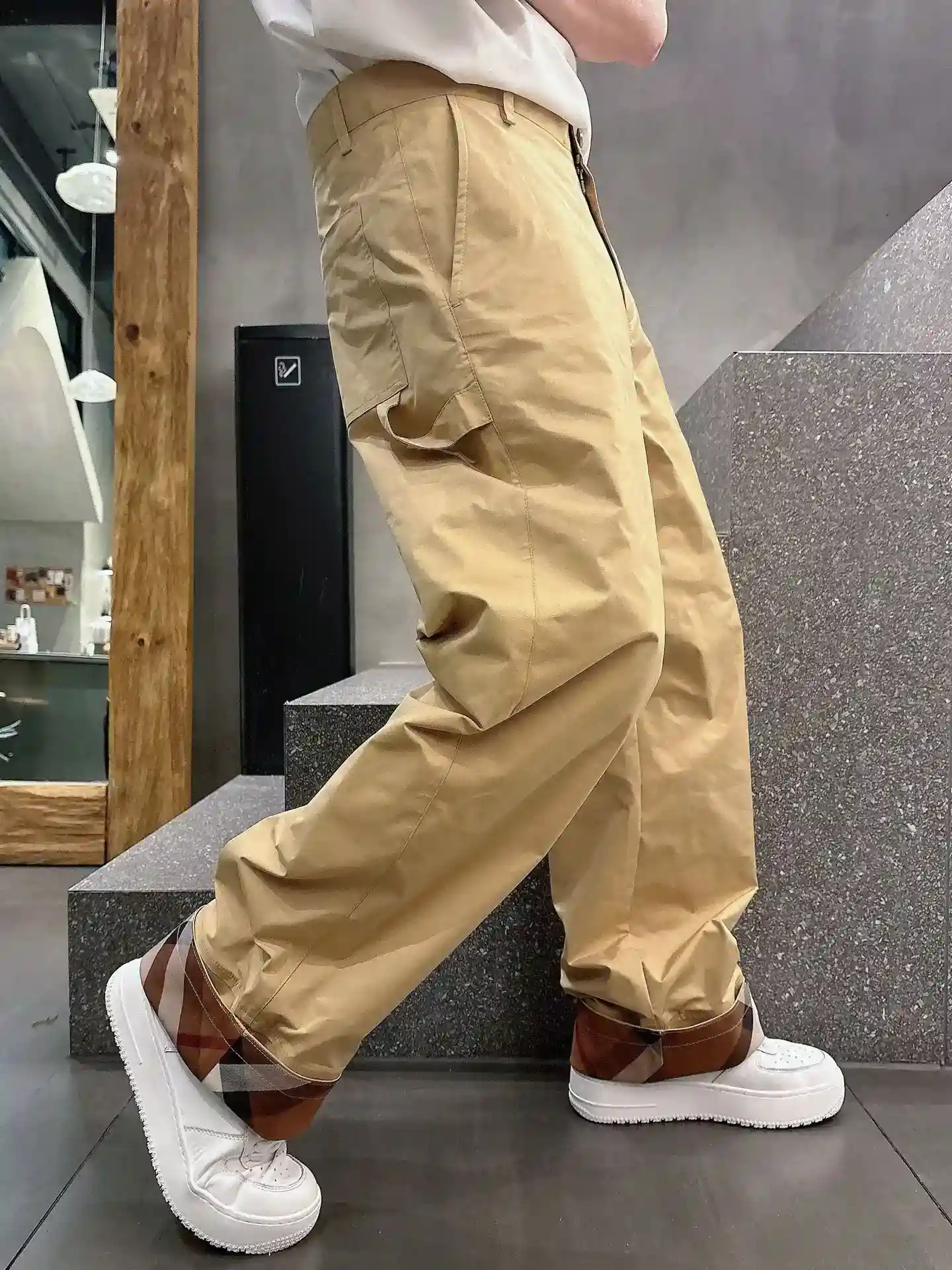 Picture [8]-p700 Burberry Men's Boutique Casual Pants 👍 top fabrics casual pants the most upper body version of the unbeatable positive! Absolutely can close your eyes to collect a This pants are very versatile elastic waist, daily work Outdoor sports can be worn is the perfect combination of fashion and leisure and outdoor sports, so whether you usually wear or outdoor wear is your best choice Extreme comfort and fast sweat is the focus of the highly favored to enhance the wearing comfort suitable for aerobic exercise and cross-country running conditions to wear This is an extremely wide range of application of the running casual pants! This is an extremely versatile pair of running pants that can be worn in a wide range of conditions, so that you can naturally maintain your love of sports in the summer and also wear them in your casual life Size: M-3XL-High Replica Bags