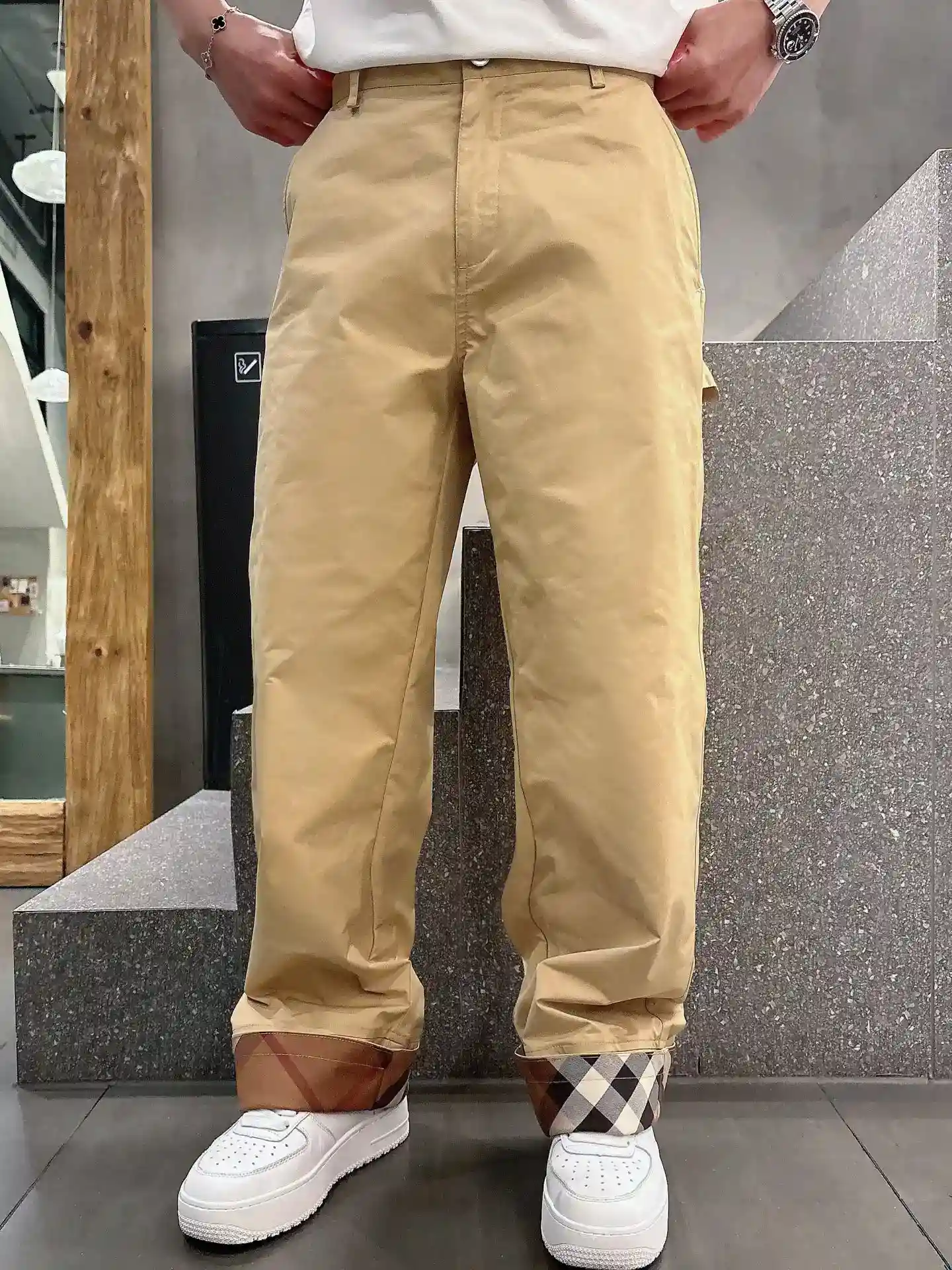 p700 Burberry men's boutique casual pants 👍 top fabrics casual pants most on the body version of the unbeatable positive! Absolutely can close your eyes to collect a This pants are very versatile elastic waist, daily work Outdoor sports can wear is the perfect combination of fashion and leisure and outdoor sports, so whether you usually wear or outdoor wear is your best choice Extreme comfort and fast sweat is the focus of the highly favored to enhance the wearing comfort for aerobic exercise and cross-country running conditions to wear this is a very wide range of applications of the running casual pants! This is an extremely versatile pair of running pants that can be worn in a wide range of conditions, so that you can naturally maintain your love of sports in the summer and also wear them in your casual life Size: M-3XL-High Replica Bags