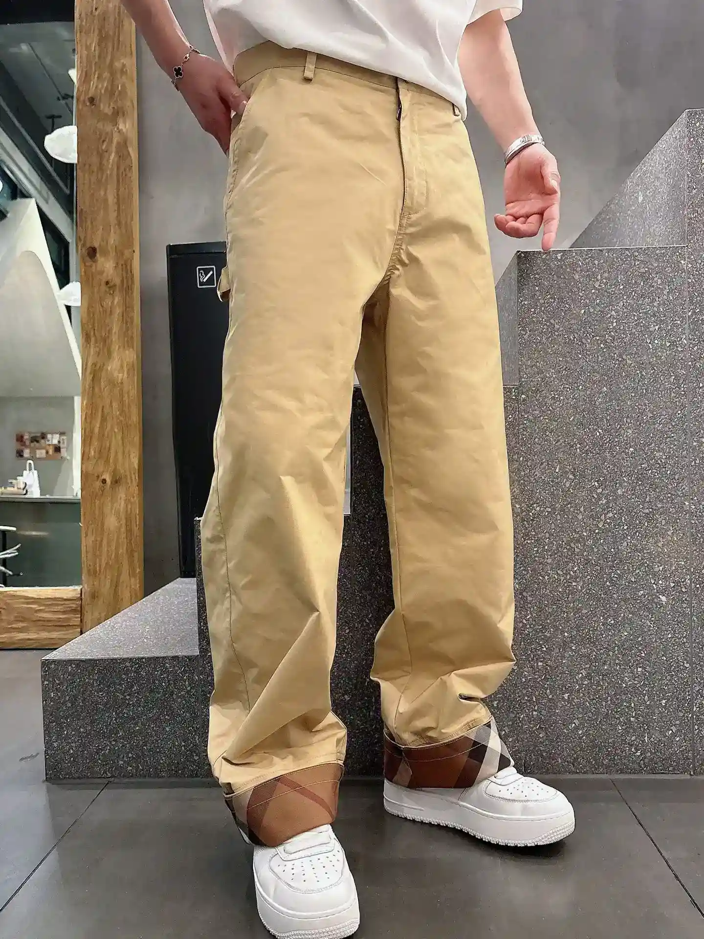 Picture [3]-p700 Burberry Men's Boutique Casual Pants 👍 top fabrics casual pants the most upper body version of the unbeatable positive! Absolutely can close your eyes to collect a This pants is very versatile elastic waist, daily work Outdoor sports can be worn is the perfect combination of fashion and leisure and outdoor sports, so whether you usually wear or outdoor wear is your best choice Extreme comfort and fast sweat is the focus of the highly favored to enhance the wearing comfort for aerobic exercise and cross-country running conditions to wear This is an extremely wide range of application of the running casual pants! This is an extremely versatile pair of running pants that can be worn in a wide range of conditions, so that you can naturally maintain your love of sports in the summer and also wear them in your casual life Size: M-3XL-High Replica Bags