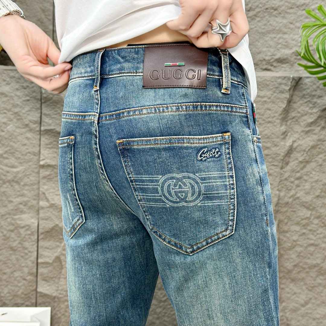 Image [8]-P490 Gucci Gucci 2025 spring and summer latest counter series high-end custom Slim small leg jeans latest fashion week runway models perfect hardware decoration super heavy craft design fashion must-have Simple versatile models pure hand embroidery sewing original color yeast wash process Selected heavyweight denim denim fabric (cotton) three-dimensional tailoring perfect details Peak Goods! (Slightly elastic) Size: 28-38- high quality replica handbags