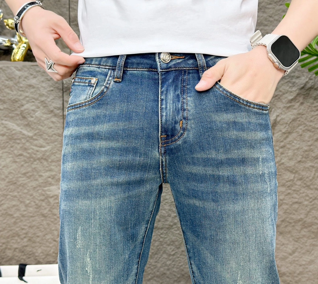 Picture [7]-P490 Gucci Gucci 2025 spring and summer latest counter series high-end custom Slim small leg jeans latest fashion week runway models perfect hardware decoration super heavy craft design fashion must-have Simple versatile models pure hand embroidery sewing original color yeast wash process Selected heavyweight denim denim fabric (cotton) three-dimensional tailoring perfect details Peak Goods! (Slightly elastic) Size: 28-38- high quality replica handbags