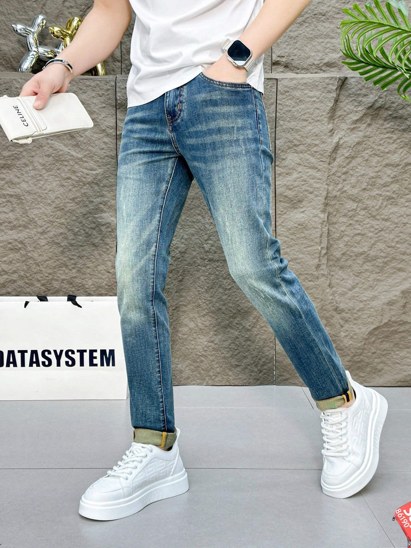 Picture [5]-P490 Gucci Gucci 2025 spring and summer latest counter series high-end custom Slim small leg jeans latest fashion week runway models perfect hardware decoration super heavy craft design fashion must-have Simple versatile models Pure hand embroidery sewing original color yeast wash process Selected heavyweight denim denim fabric (cotton) three-dimensional tailoring perfect details Peak Goods! (Slightly elastic) Size: 28-38- high quality replica handbags