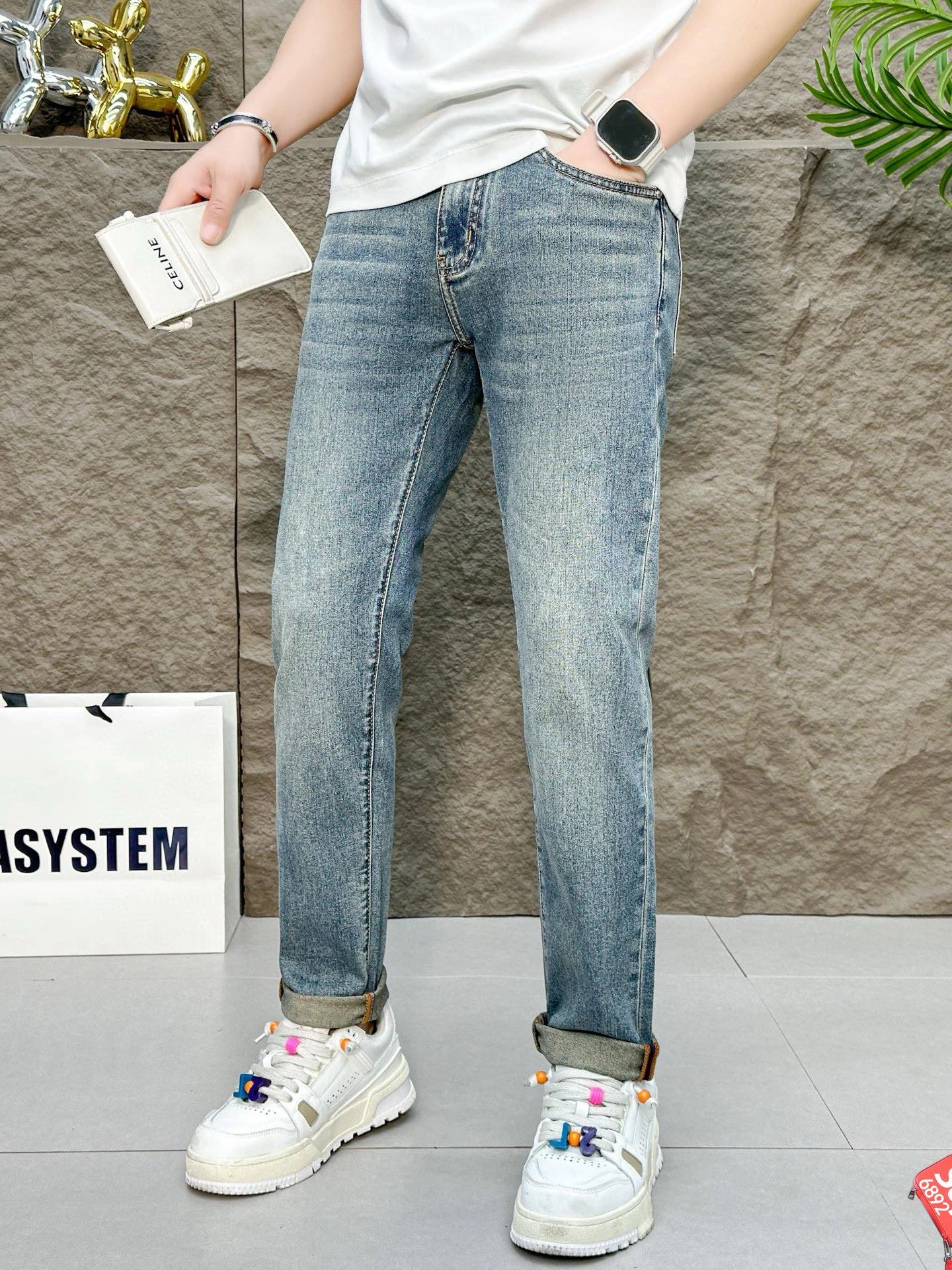 Picture [6]-P500 Burberry 2025 Spring/Summer latest counter collection High-end custom Slim small leg jeans The latest fashion week runway models Perfect hardware decoration Super heavy craft design Fashion must-have Simple versatile models Pure handmade embroidery sewing Original color yeast wash process Selected heavyweight denim denim fabrics (cotton) Three-dimensional cutting Perfect details Peak of excellence! (Slightly elastic) Size: 28-38- high quality replica handbags